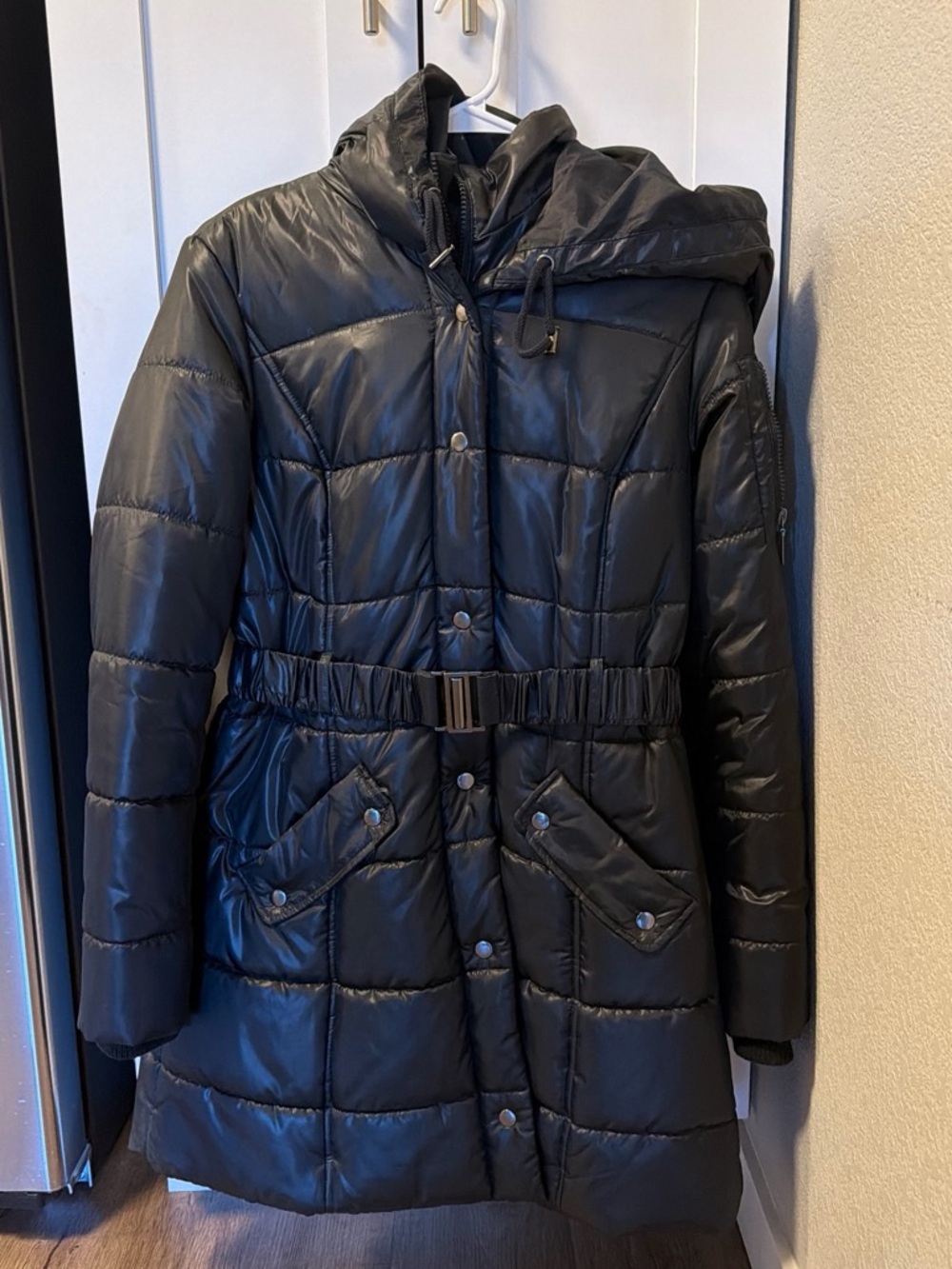 Mossino Women's Black Quilted Belted Ski Jacket with Hood